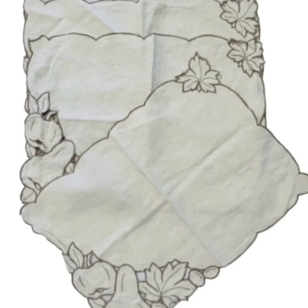 Vintage Ecru Embroidered Placemats‎ (4) w/ Cutwork Leaves Fruit COTTAGECORE EUC